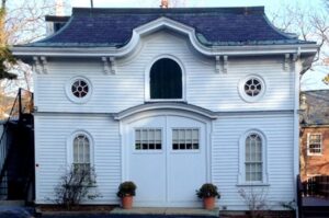 Save this picture!A building that looks like a face / Ann Sussman, Tufts University. Image Courtesy of The DirtA building that looks like a face / Ann Sussman, Tufts University. Image Courtesy of The Dirt